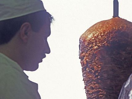 Kebap-Stand Besitzer verletzt Polizisten in Favoriten Kebap-Stand Besitzer verletzt Polizisten in Favoriten