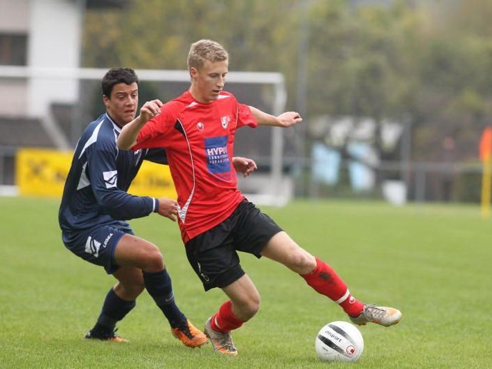 Simon Kühne spielt erfolgreich bei der Unter-18-Elf. Simon Kühne spielt erfolgreich bei der Unter-18-Elf.