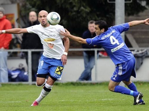 Lochau-Stürmer Murat Duru (l.) will mit seinem Team gewinnen. Lochau-Stürmer Murat Duru (l.) will mit seinem Team gewinnen.