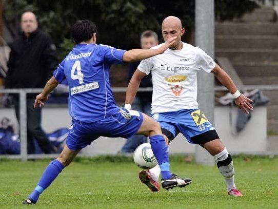Lochau bleibt an der Tabellenspitze der Landesliga. Lochau bleibt an der Tabellenspitze der Landesliga.