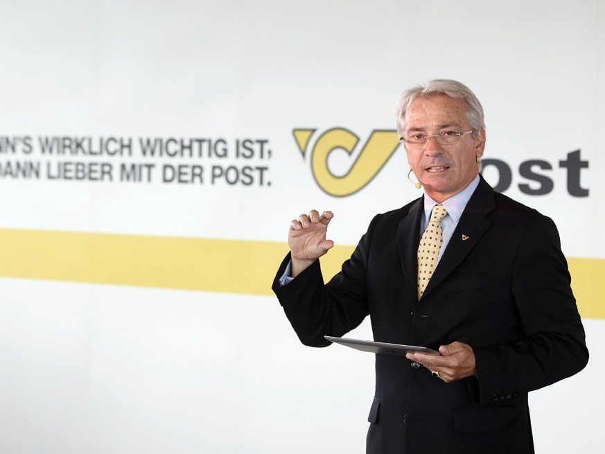 Forderungskatalog an Postchef Georg Pölzl überreicht. Forderungskatalog an Postchef Georg Pölzl überreicht.