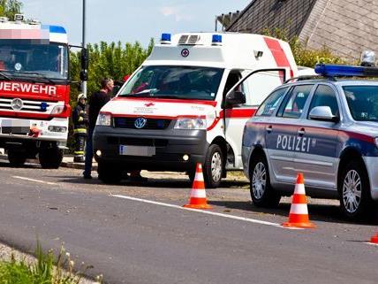 Schwangere, Frau und Kind bei Unfall in Wiener Neustadt verletzt
