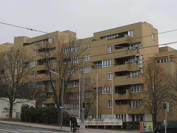 Das Kunstprojekt wird im Karl-Wrba-Hof in Favoriten stattfinden. Das Kunstprojekt wird im Karl-Wrba-Hof in Favoriten stattfinden.