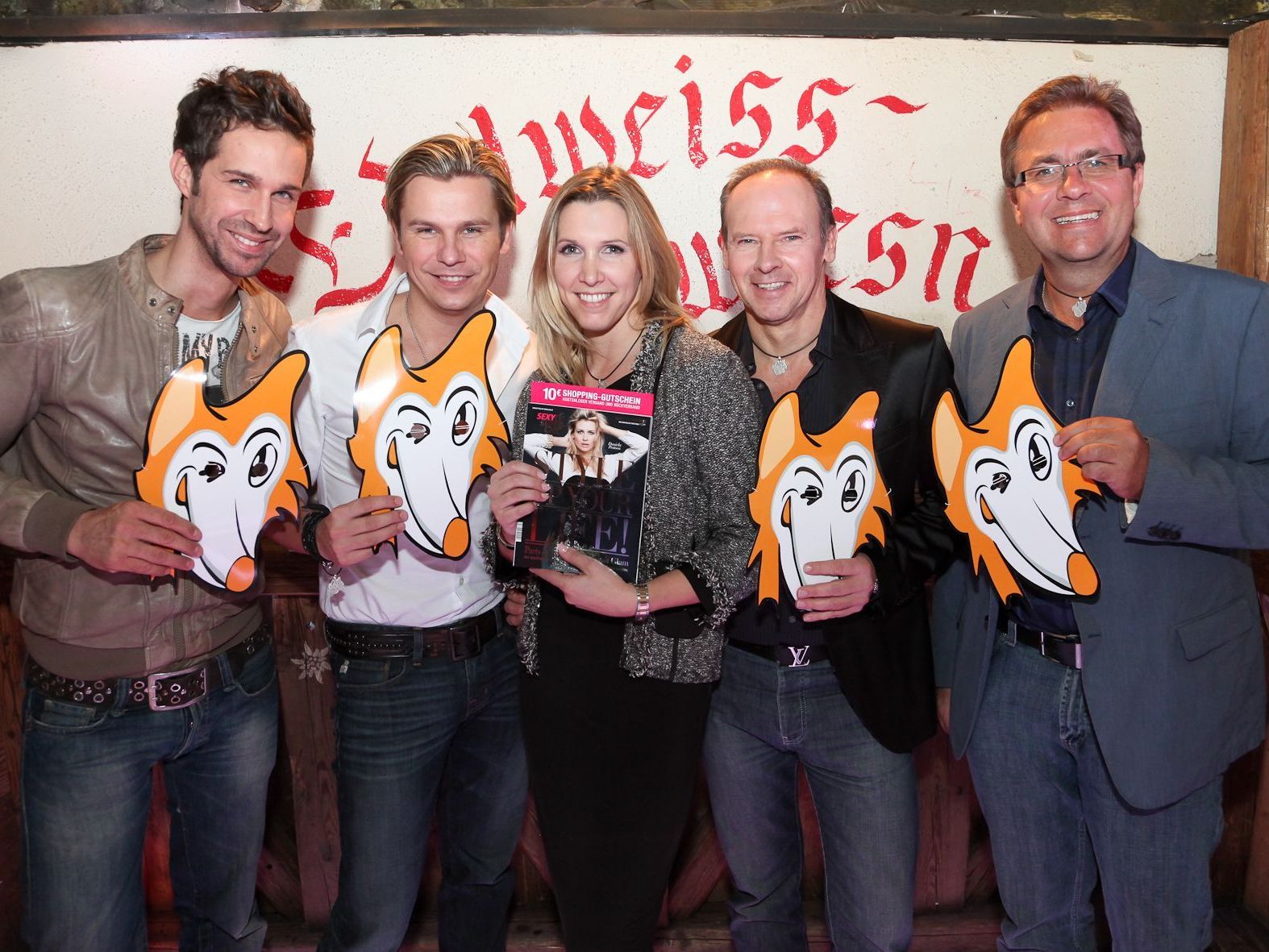 Michael Lameraner (STYLE UP YOUR LIFE!-Herausgeber), Adi Weiss (STYLE UP YOUR LIFE!-Herausgeber), Bettina Ehgartner (Geschäftsführerin bonfox.at), Georg Brandstätter (Geschäfstführer bonfox.at & Botarin) und Martin Kahr (Geschäfstführer bonfox.at & Botarin) Michael Lameraner (STYLE UP YOUR LIFE!-Herausgeber), Adi Weiss (STYLE UP YOUR LIFE!-Herausgeber), Bettina Ehgartner (Geschäftsführerin bonfox.at), Georg Brandstätter (Geschäfstführer bonfox.at & Botarin) und Martin Kahr (Geschäfstführer bonfox.at & Botarin)