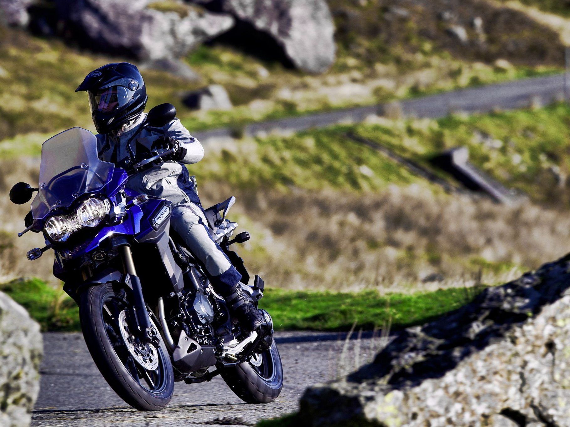 TRIUMPH kommt 2012 mit drei neuen Modellen. TRIUMPH kommt 2012 mit drei neuen Modellen.