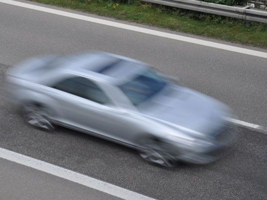 Pensionist rast über die A10 Pensionist rast über die A10
