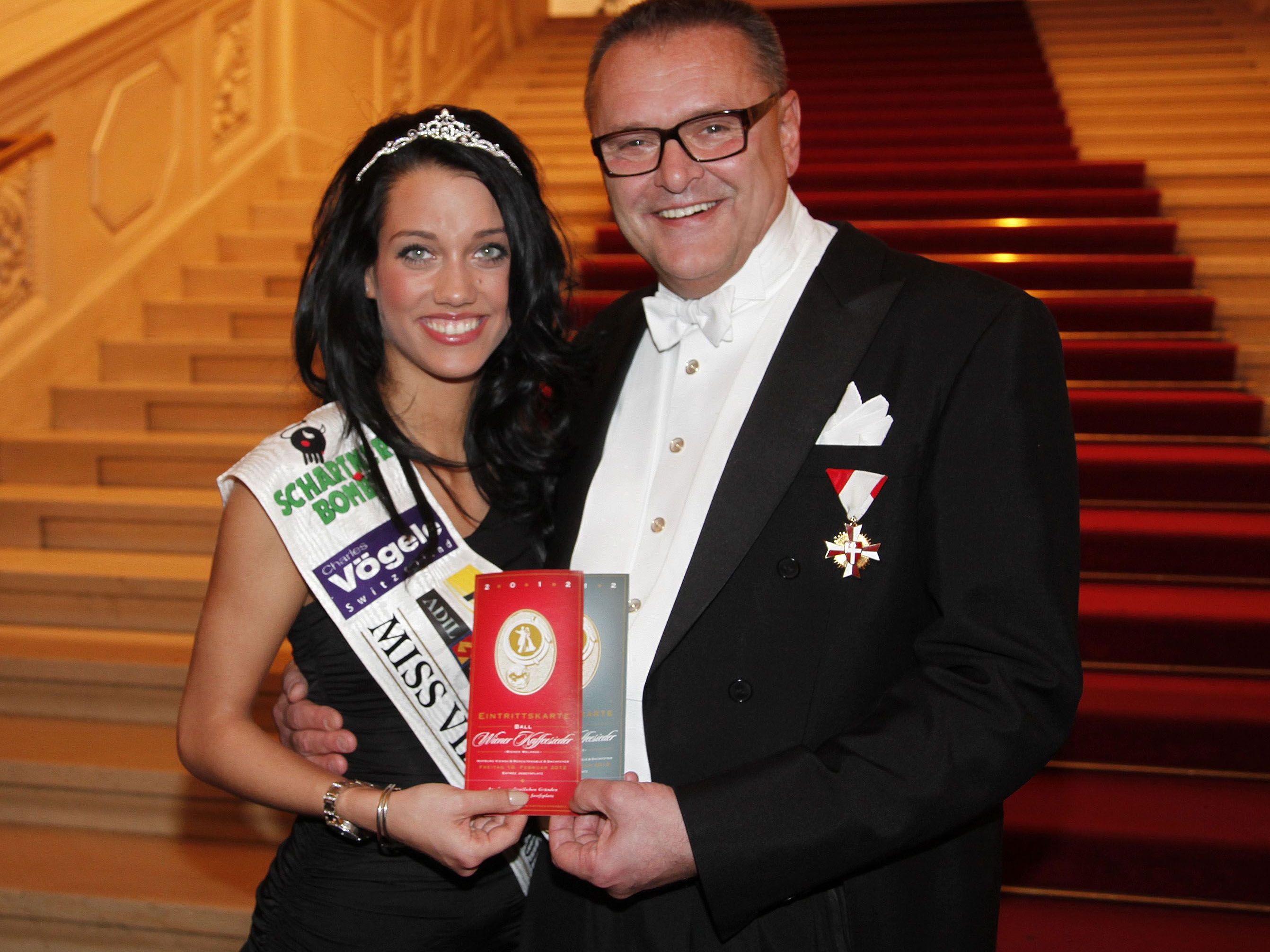 Miss Vienna Jenny Besenyei und der Ballvater des Wiener Kaffeesiederballs Miss Vienna Jenny Besenyei und der Ballvater des Wiener Kaffeesiederballs