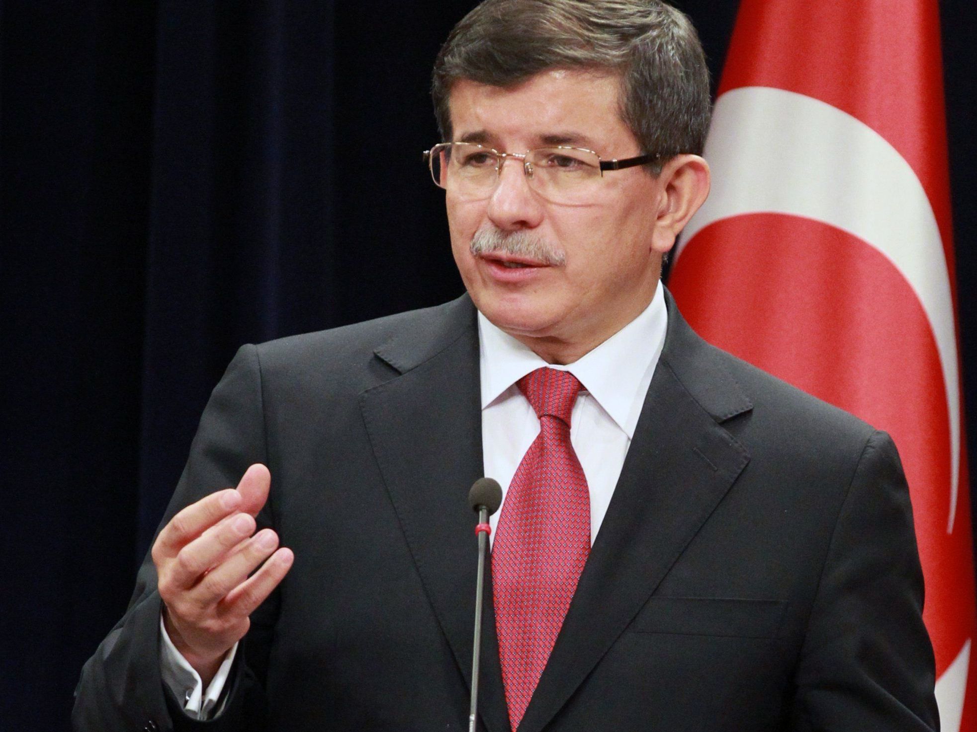 Der türkische Außenminister Ahmet Davutoglu schließt eine Eskalation des Konflikts nicht mehr aus- Der türkische Außenminister Ahmet Davutoglu schließt eine Eskalation des Konflikts nicht mehr aus-