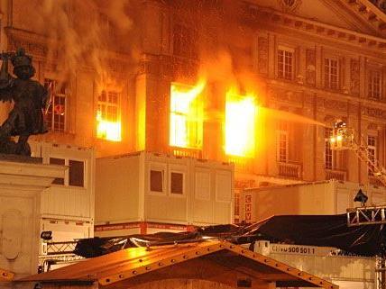 Der Großbrand führte zu schweren Schäden am ehemaligen Bank Austria-Gebäude