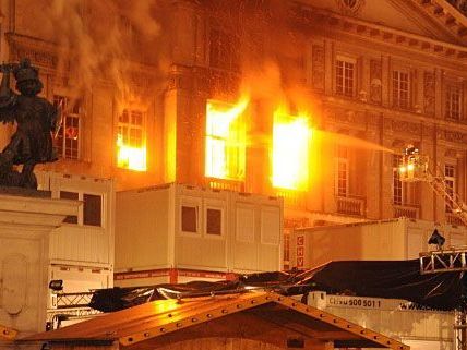 Der Großbrand führte zu schweren Schäden am ehemaligen Bank Austria-Gebäude Der Großbrand führte zu schweren Schäden am ehemaligen Bank Austria-Gebäude