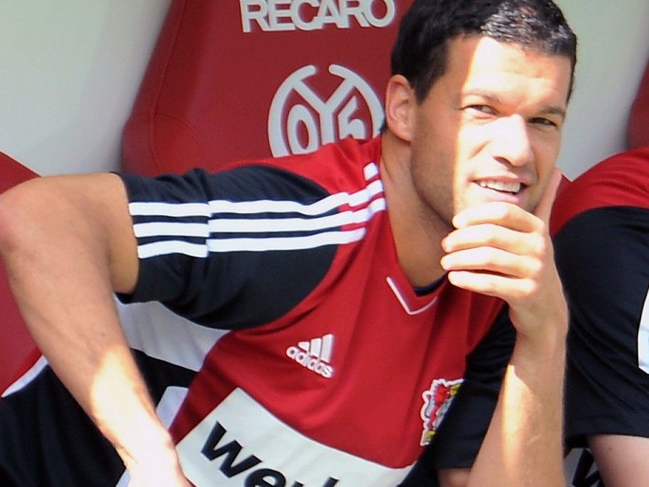 Der ehemalige deutsche Teamkapitän Michael Ballack hat über seinen Abschied aus der Fußball-Bundesliga gesprochen Der ehemalige deutsche Teamkapitän Michael Ballack hat über seinen Abschied aus der Fußball-Bundesliga gesprochen