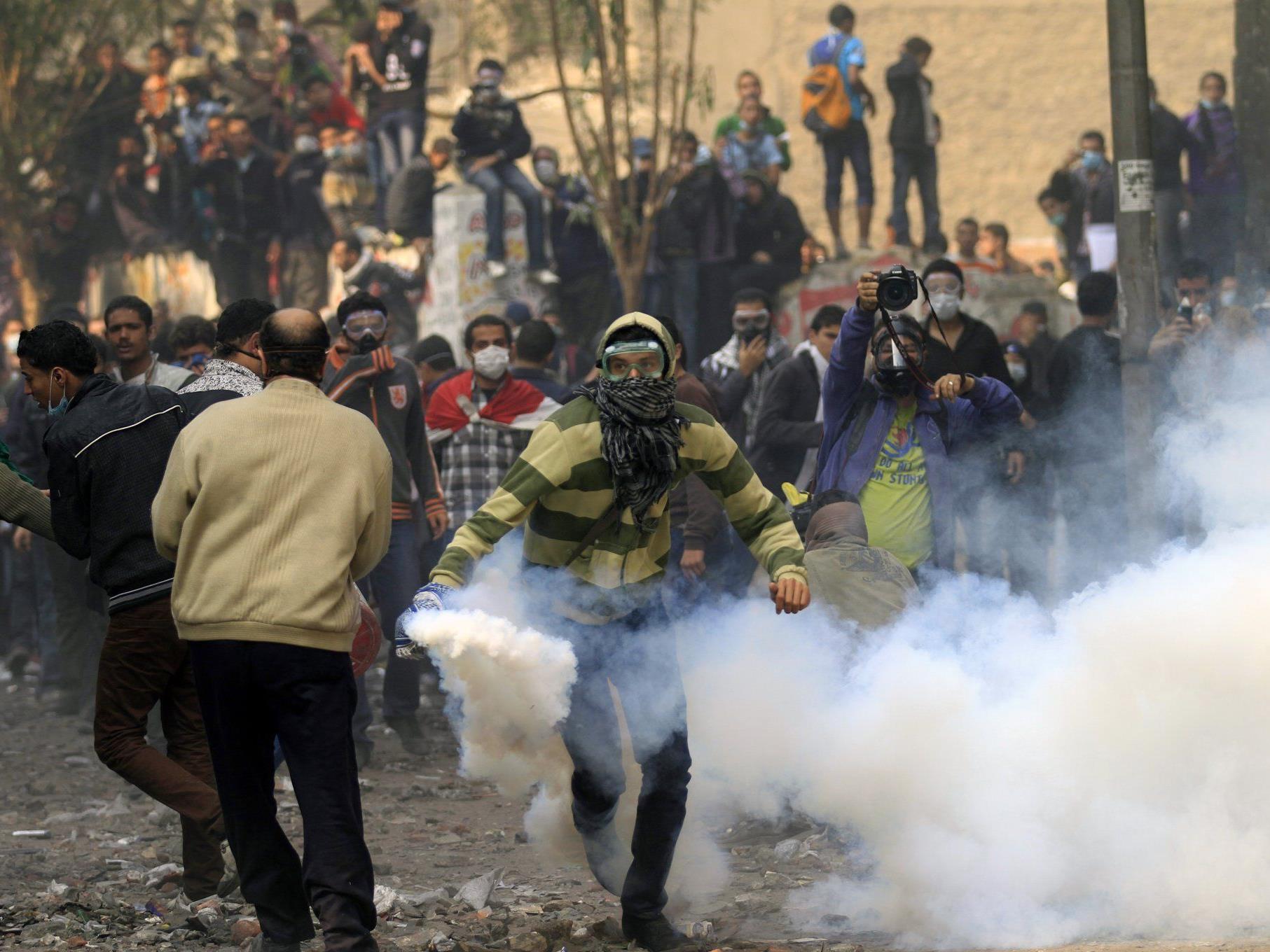 Tränengas und Gummigeschosse wurde gegen die Demonstranten eingesetzt.
