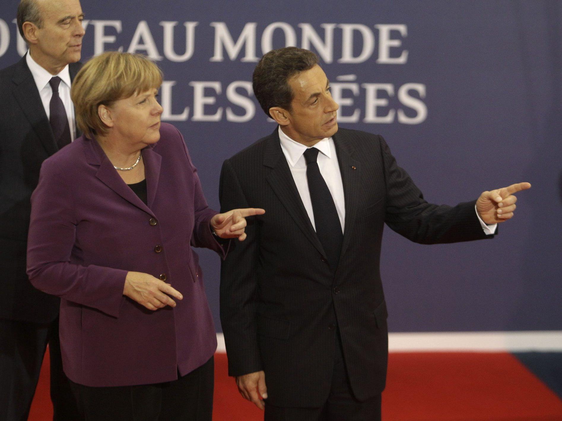 Nicolas Sarkozy und Angela Merkel vor dem G20 Sondergipfel