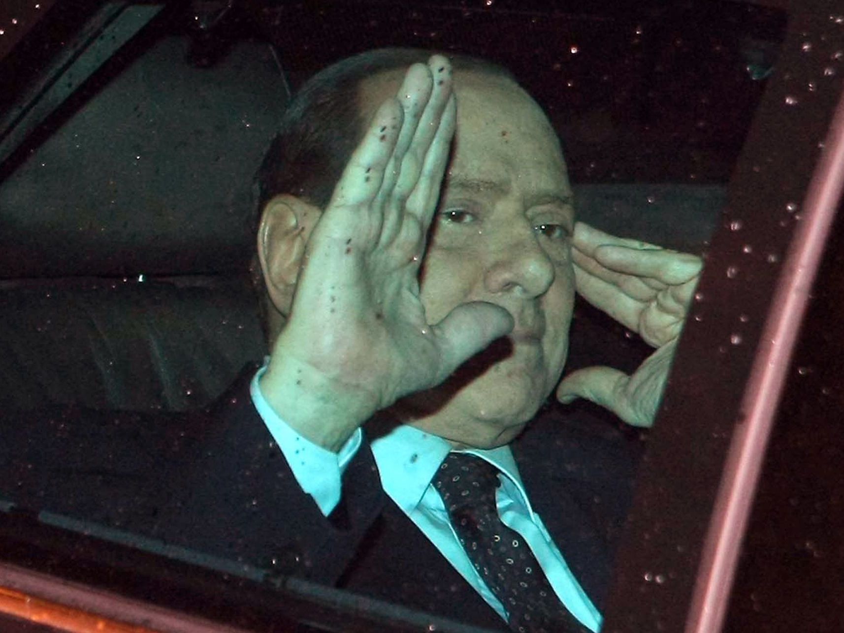 Berlusconi möchte bei Neuwahlen nicht mehr kandidieren. Berlusconi möchte bei Neuwahlen nicht mehr kandidieren.