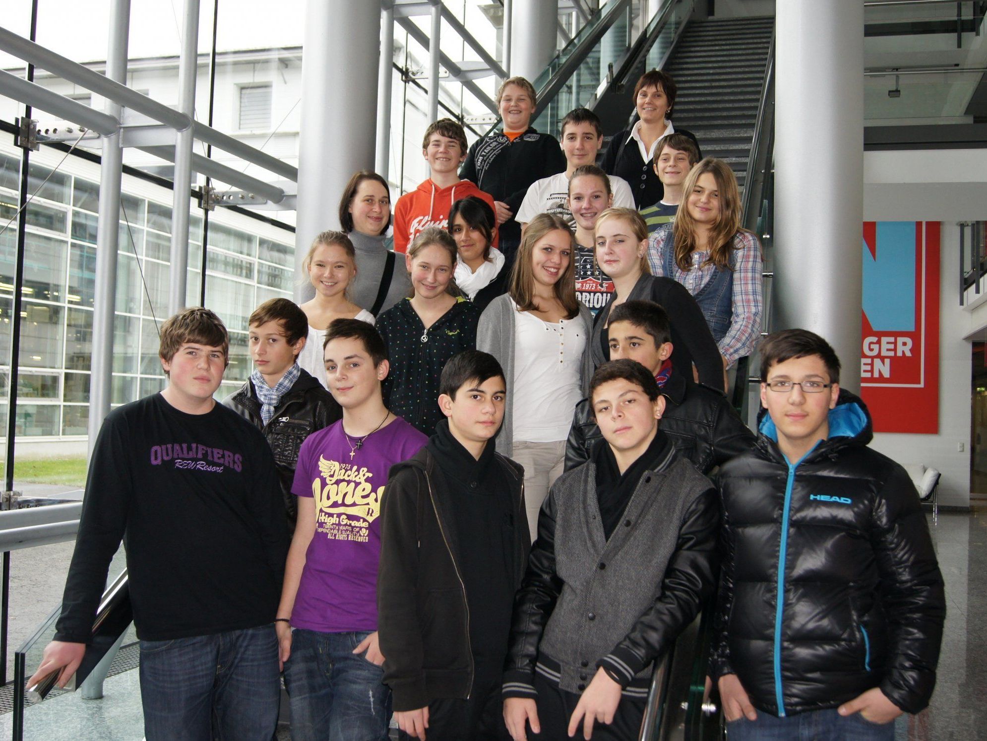 Die Schüler der 4b-Klasse der MS Wolfurt zu Besuch im Medienhaus. Die Schüler der 4b-Klasse der MS Wolfurt zu Besuch im Medienhaus.