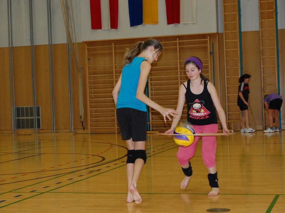 Die Kinder und Jugendlichen haben viel Spaß beim Training. Die Kinder und Jugendlichen haben viel Spaß beim Training.
