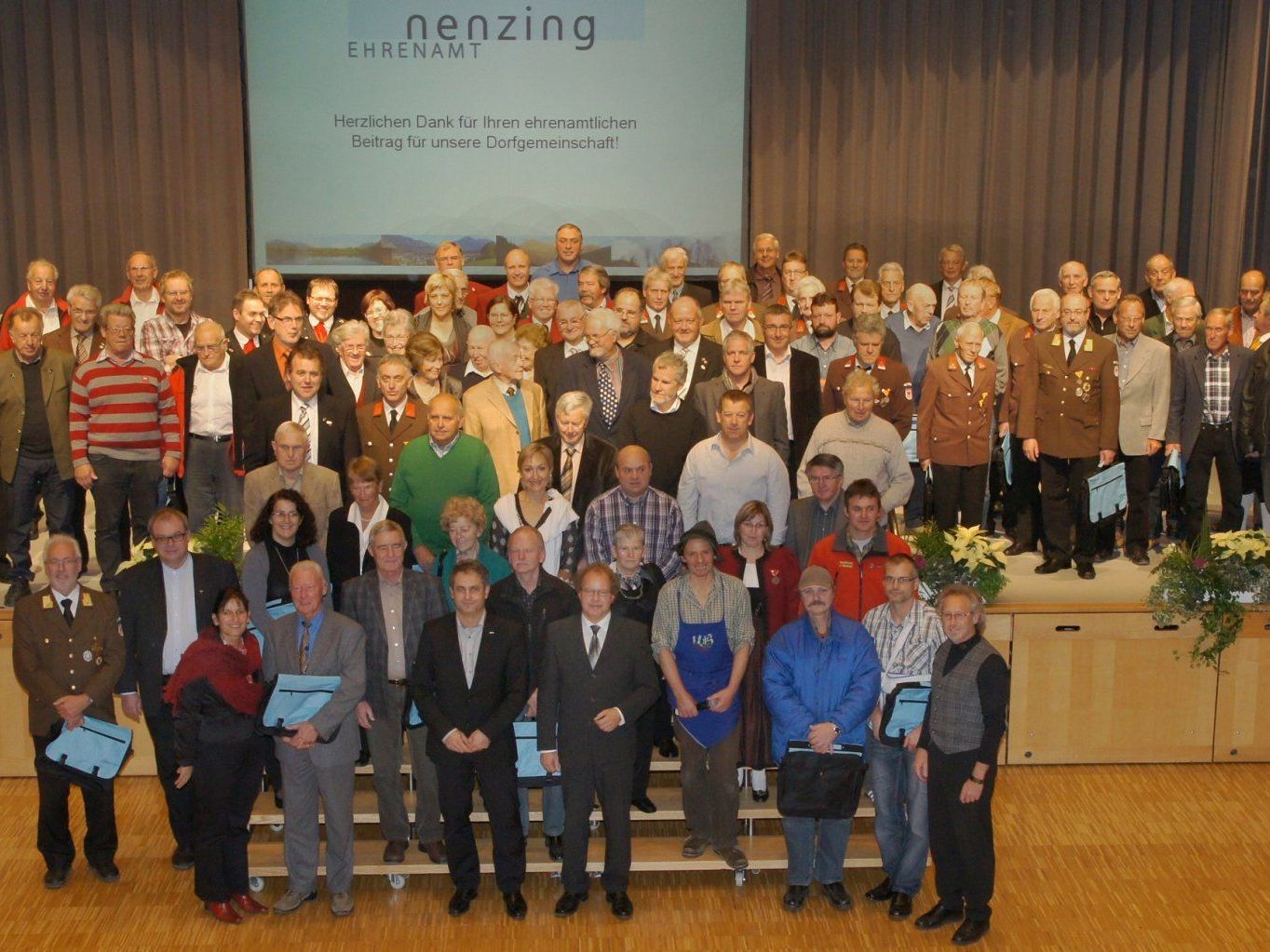 Gruppenbild der Geehrten zum Abschluss der Veranstaltung. Gruppenbild der Geehrten zum Abschluss der Veranstaltung.