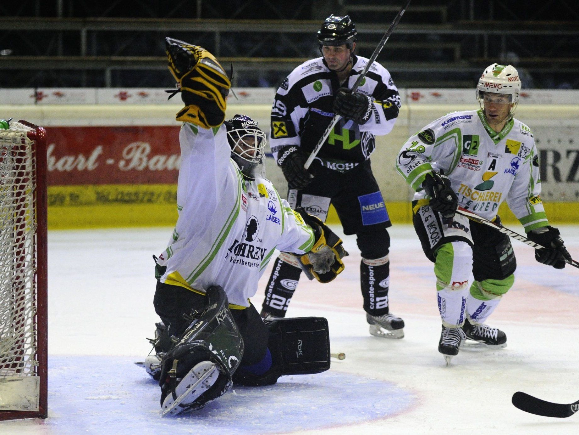 EHCB-Goalie Dennis Hedström ist gegen Vizemeister Dornbirn gefordert – zu Hause gab es in dieser Saison noch keinen Sieg. EHCB-Goalie Dennis Hedström ist gegen Vizemeister Dornbirn gefordert – zu Hause gab es in dieser Saison noch keinen Sieg.