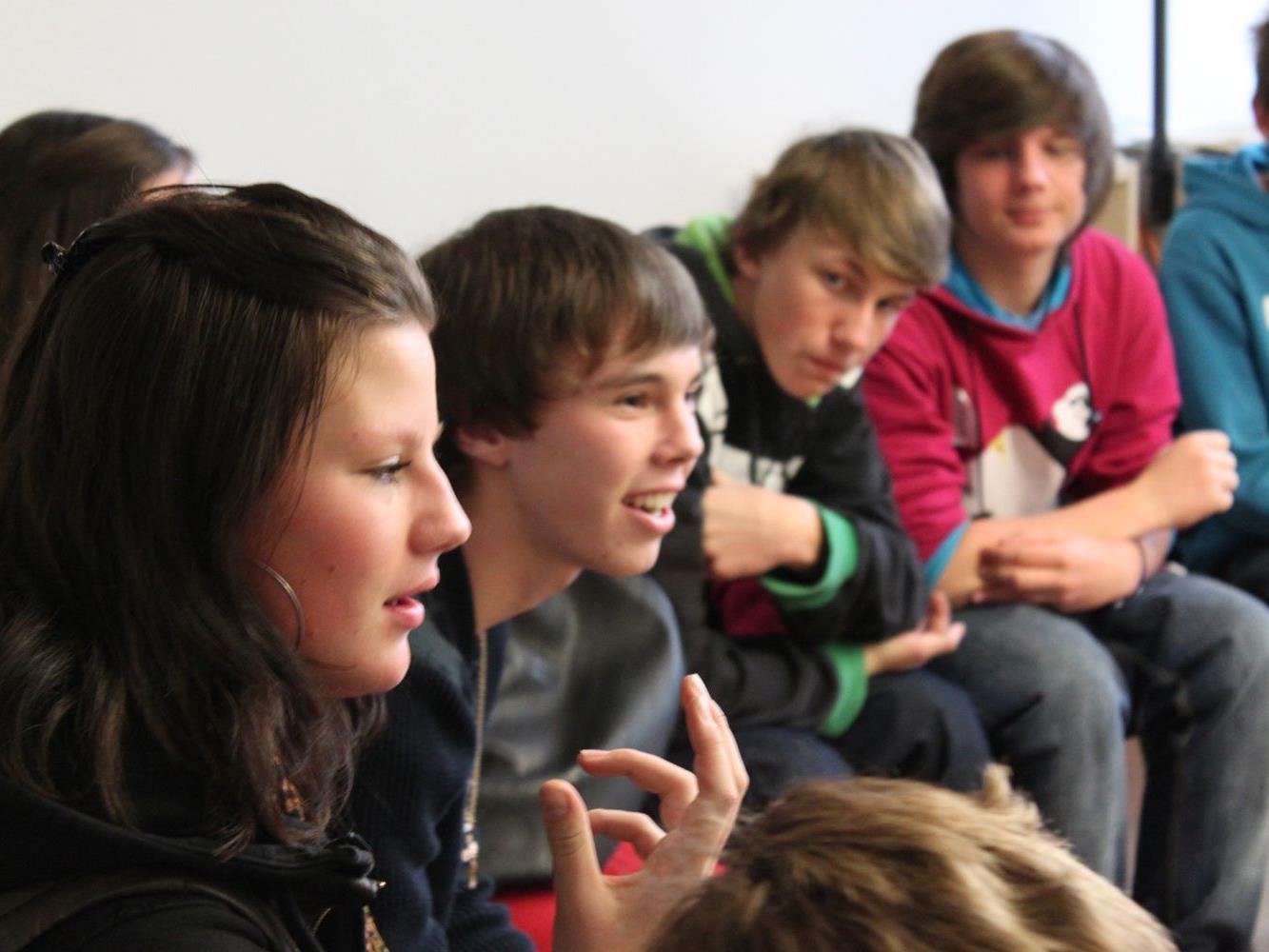 Der nächste FrageRaum Politik findet am 10. Dezember in Bregenz (shed 8) statt. Die Jugendlichen diskutierten mit den PolitikerInnen über aktuelle Themen.