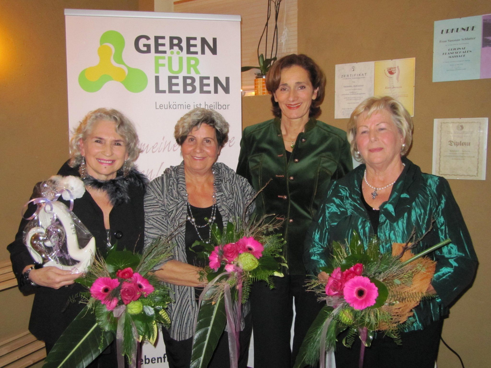 Dagmar Ganahl, Herlinde Marosch und Melitta Mair wurden von LT-Präsidentn Bernadette Mennel geehrt. Dagmar Ganahl, Herlinde Marosch und Melitta Mair wurden von LT-Präsidentn Bernadette Mennel geehrt.