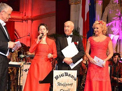 Der 1. Wiener Rotkreuz-Ball im Rathaus war ein voller Erfolg Der 1. Wiener Rotkreuz-Ball im Rathaus war ein voller Erfolg