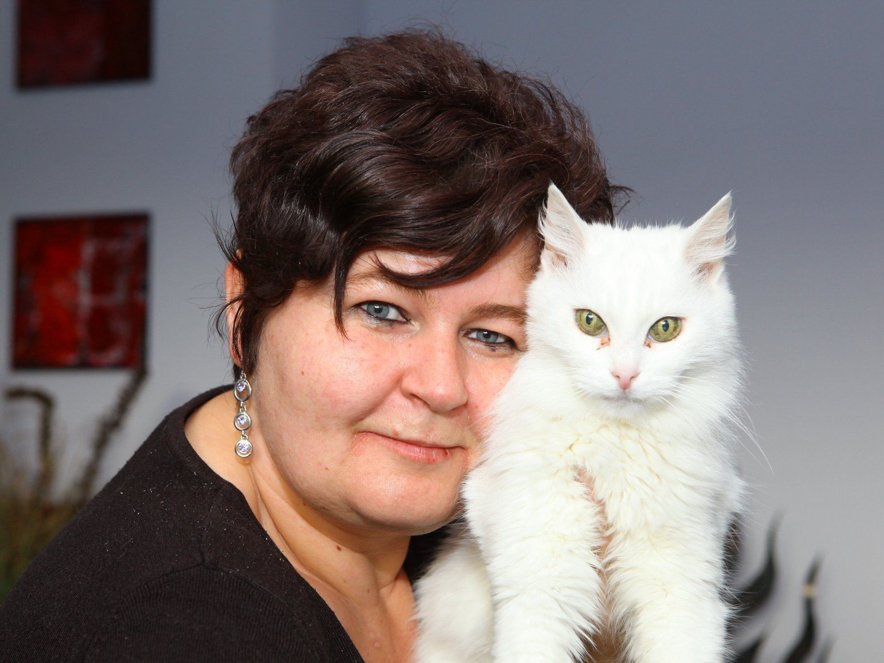 Glücklich wiedervereint sind Katze Bini und ihr Frauchen Astrid Auer. Glücklich wiedervereint sind Katze Bini und ihr Frauchen Astrid Auer.