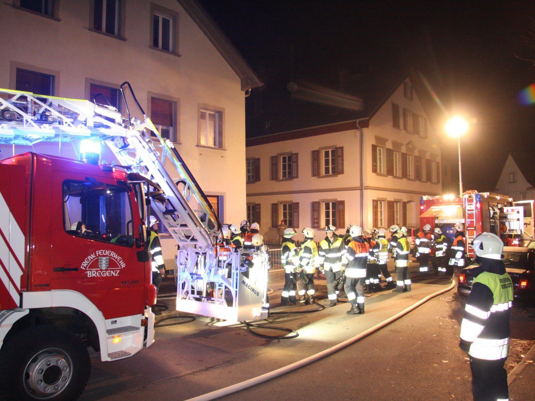 Rund 100 Mann der Feuerwehren Bregenz und Wolfurt waren im Einsatz.