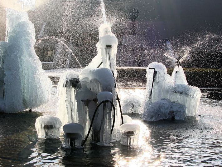 Frisch wird's und die Brunnen gehen in Winterschlaf. Frisch wird's und die Brunnen gehen in Winterschlaf.