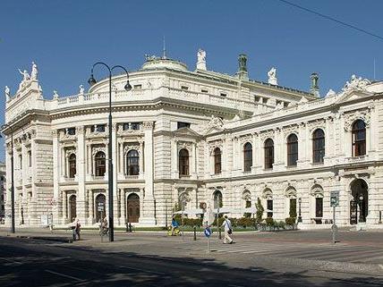 Das Wiener Burgtheater spielt zu Silvester die "Sommernachtssexkommödie".