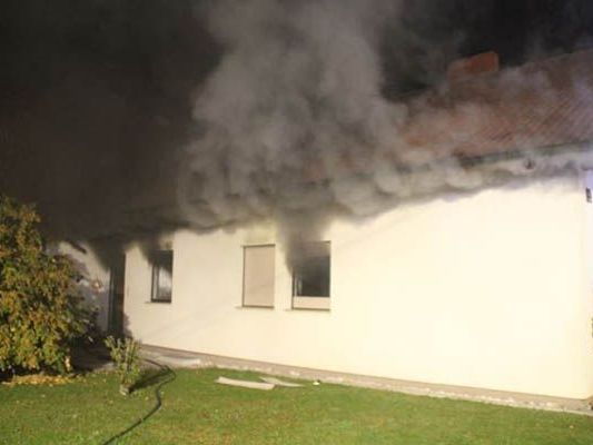 Ein explodierter Fernseher verursachte einen Wohnungsbrand. Ein explodierter Fernseher verursachte einen Wohnungsbrand.