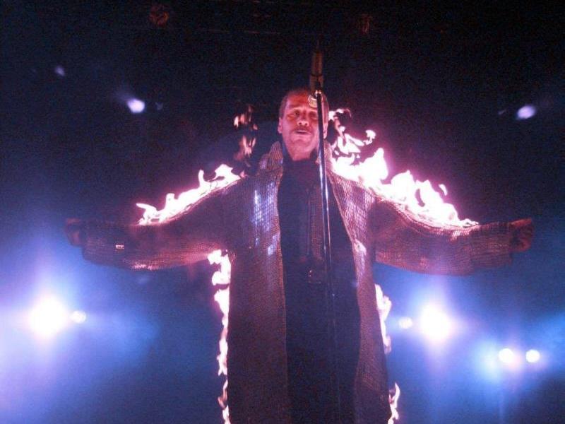 Feuer und Flamme ist Sänger Til Lindemann regelmäßig auf der Bühne.