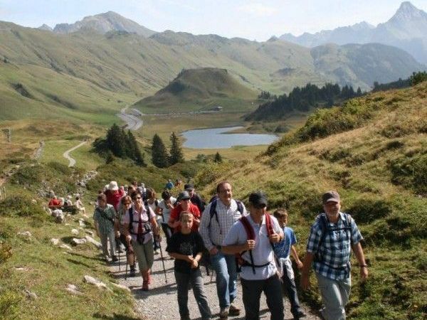 Das spannende und umfangreiche Angebot „Auf den Spuren der Walser“ wird begeistert angenommen und hat maßgeblich zum guten Ergebnis von Warth und Schröcken beigetragen. Das spannende und umfangreiche Angebot „Auf den Spuren der Walser“ wird begeistert angenommen und hat maßgeblich zum guten Ergebnis von Warth und Schröcken beigetragen.