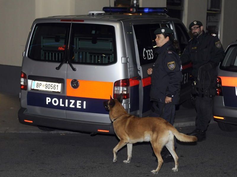 Großaufgebot der Polizei im 2. Großaufgebot der Polizei im 2.