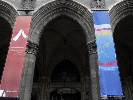 Das Wiener Rathaus setzte am Freitag ein Zeichen gegen Gewalt. Das Wiener Rathaus setzte am Freitag ein Zeichen gegen Gewalt.