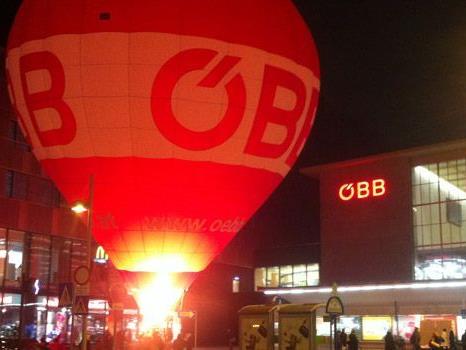 Bei der Eröffnung der BahnhofCity am Wiener Westbahnhof war sogar ein Heißluftballon im Einsatz.