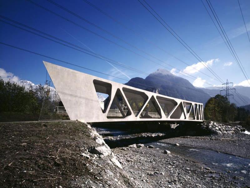Die Alfenz-Brücke in Lorüns wurde von den Architekten Stefan und Bernhard Marte geplant und zum dritten Mal mit einem internationalen Preis ausgezeichnet.