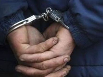 Die Polizei konnte die Männer kurze Zeit später festnehmen. Die Polizei konnte die Männer kurze Zeit später festnehmen.