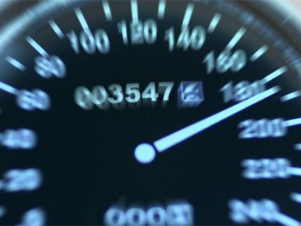 Mit viel zu hoher Geschwindigkeit verursachte der junge Mann schließlich einen Unfall. Mit viel zu hoher Geschwindigkeit verursachte der junge Mann schließlich einen Unfall.