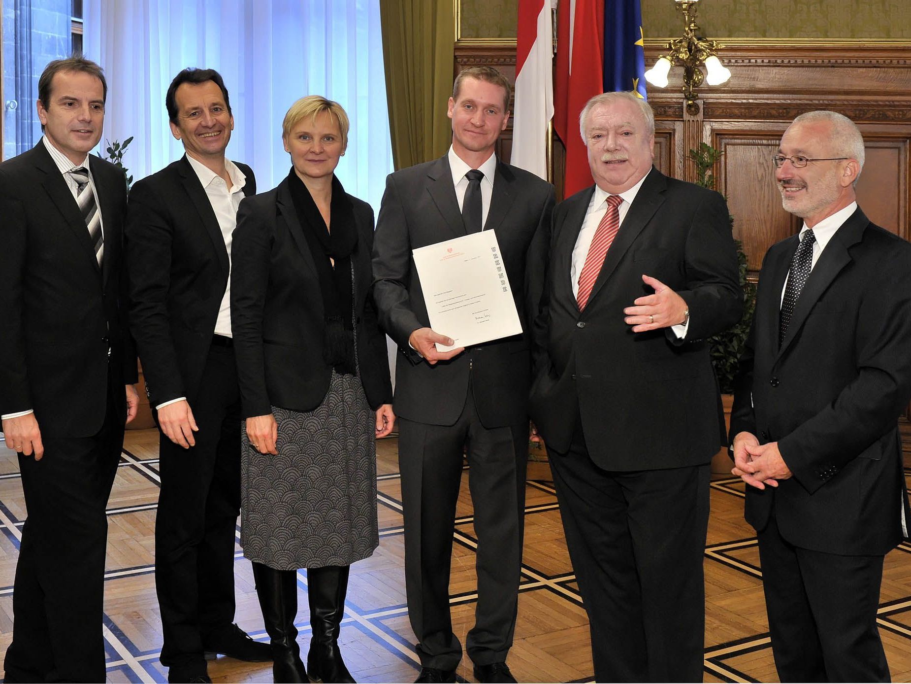 v.li.n.re.: Christian Meidlinger, StR Christian Oxonitsch, StRin Sandra Frauenberger, Mag. Oliver Stribl, Bgm Dr. Michael Häupl und Magstratsdirektor Dr. Erich Hechtner