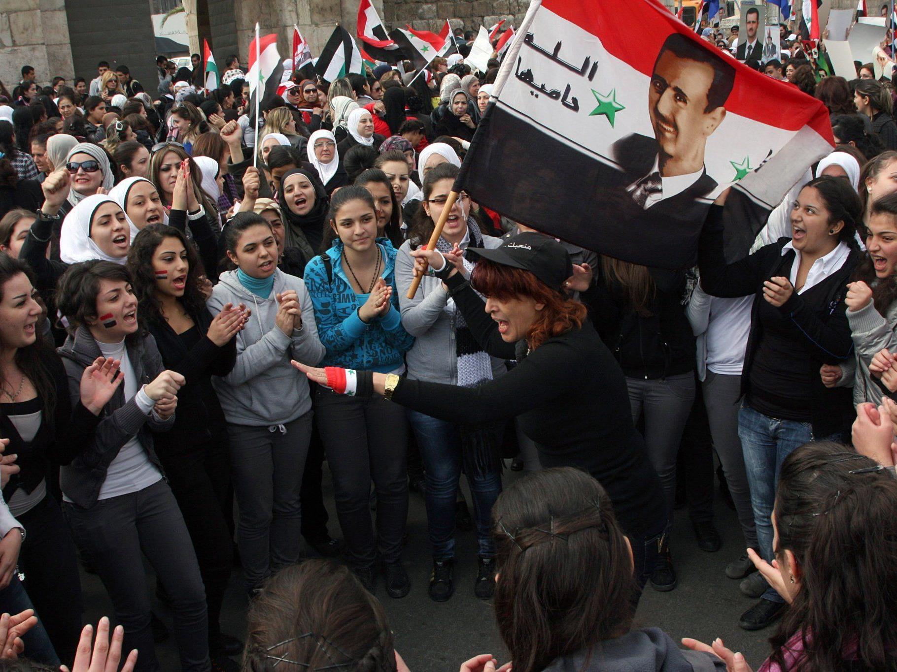 Assad-Befürworter protestierten in Damaskus gegen die Arabische Liga.