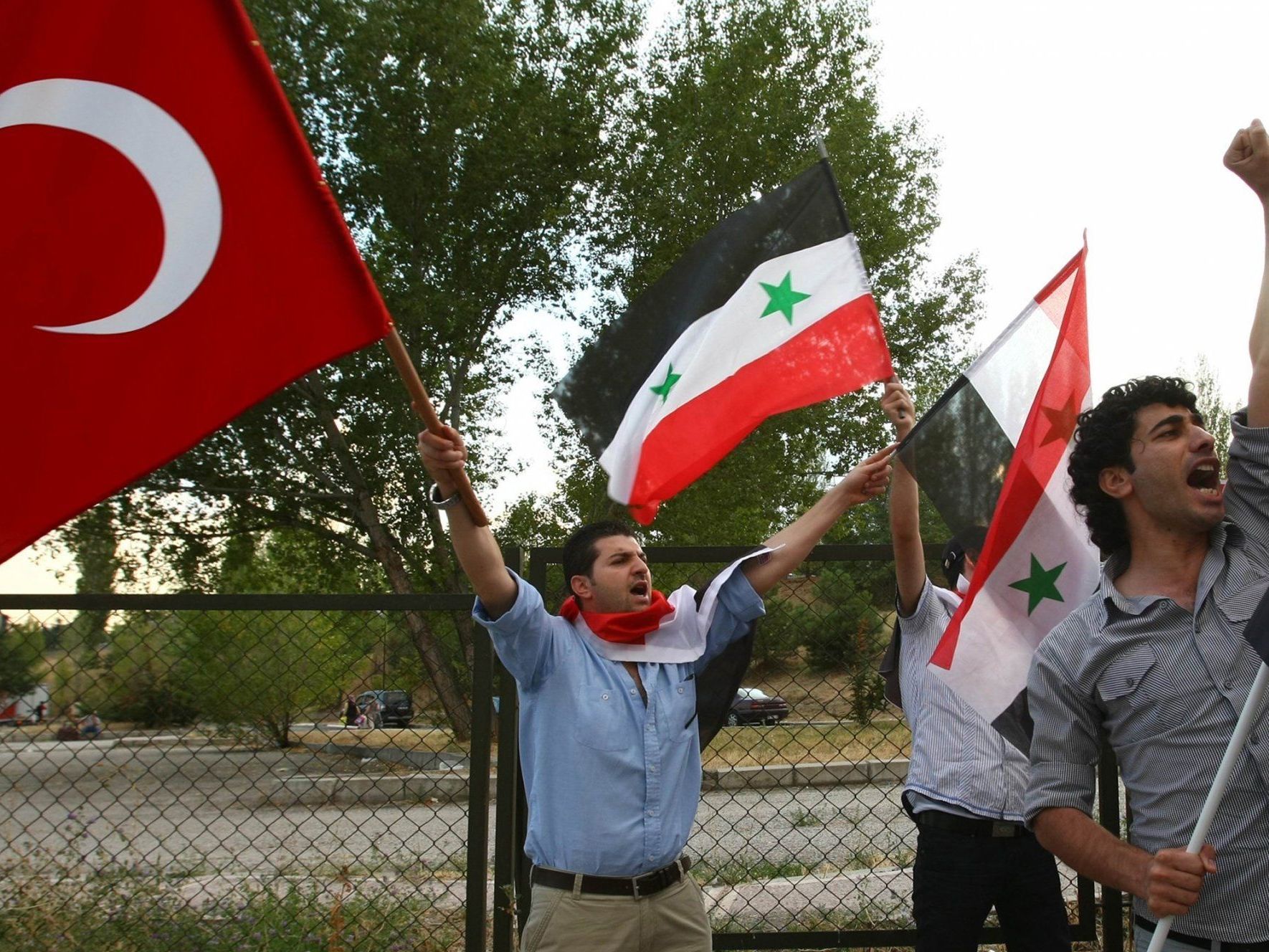 Die syrische Opposition hofft auf ein Eingreifen der Türkei. Die syrische Opposition hofft auf ein Eingreifen der Türkei.