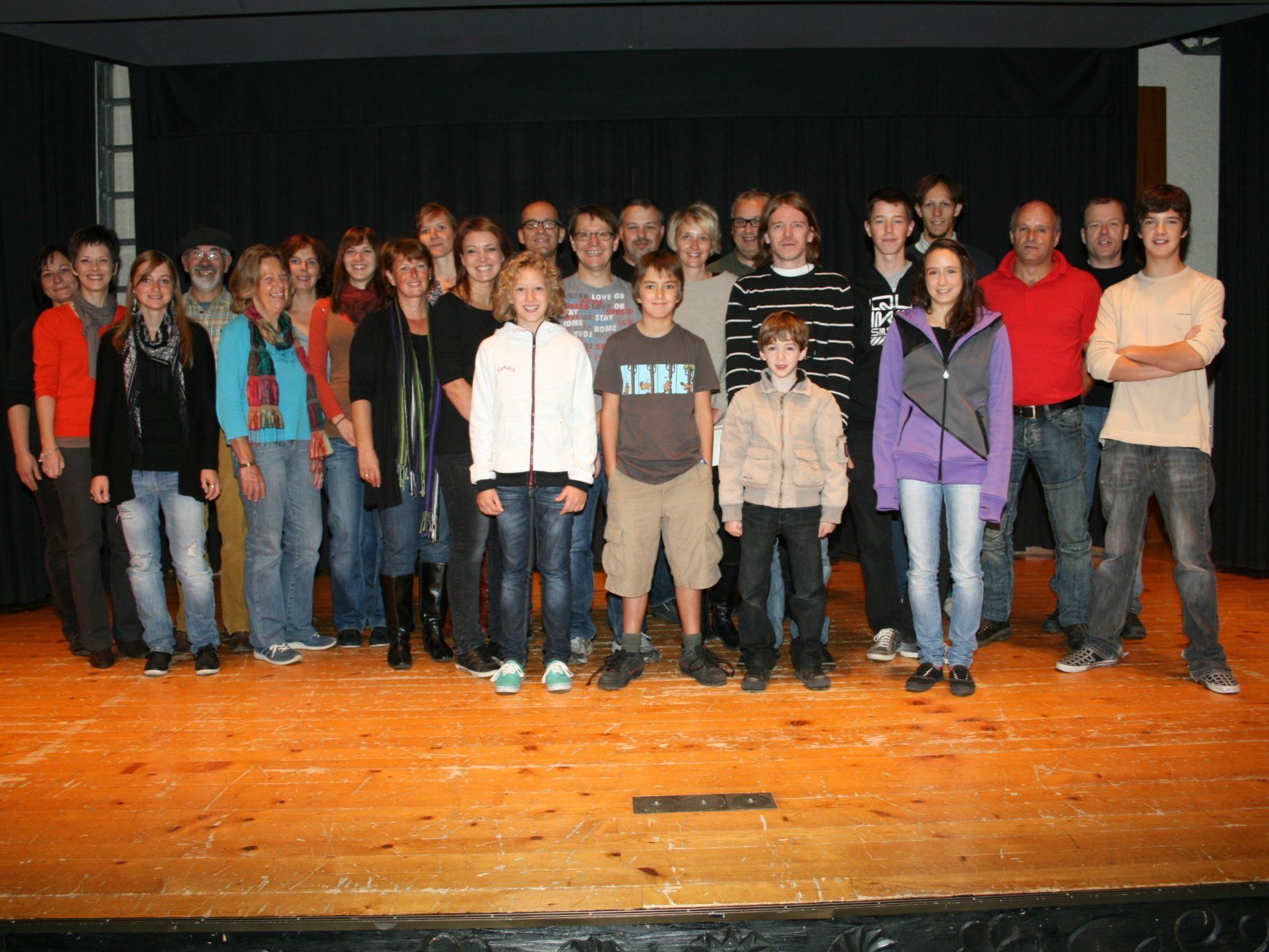 Knapp 30 Mitglieder des treff.theater stehen bei der diesjährigen Produktion auf der (Kultur-)Bühne. Knapp 30 Mitglieder des treff.theater stehen bei der diesjährigen Produktion auf der (Kultur-)Bühne.