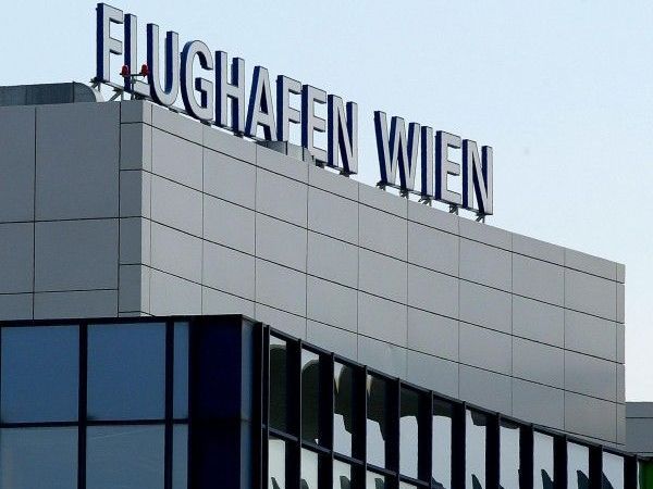 In Amritsar festsitzendes Flugzeug sollte mit dem in Wien einkassierten Geld betankt werden.. In Amritsar festsitzendes Flugzeug sollte mit dem in Wien einkassierten Geld betankt werden..