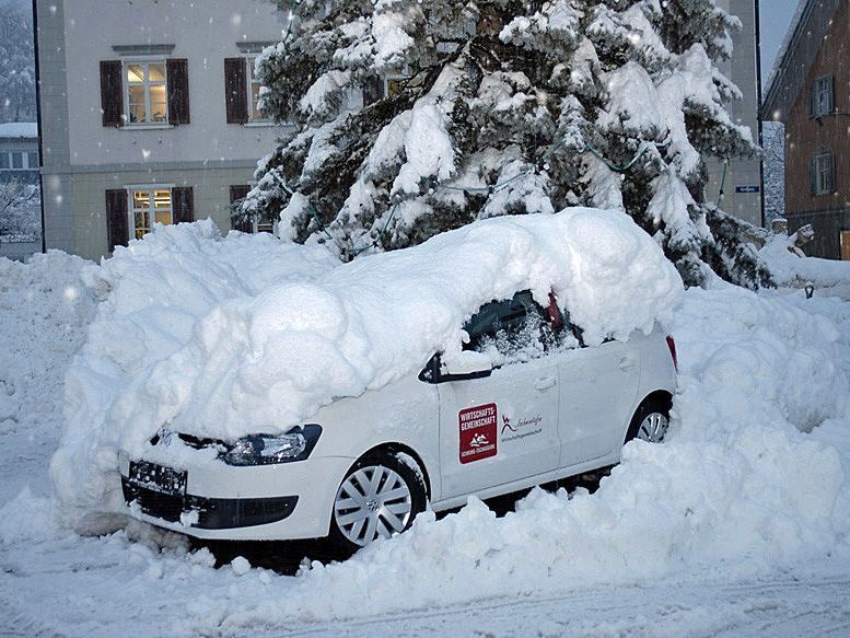 Hauptpreis des Gewinnspieles ist dieses nagelneue Auto, fotografiert am 22. Dezember 2011. Hauptpreis des Gewinnspieles ist dieses nagelneue Auto, fotografiert am 22. Dezember 2011.