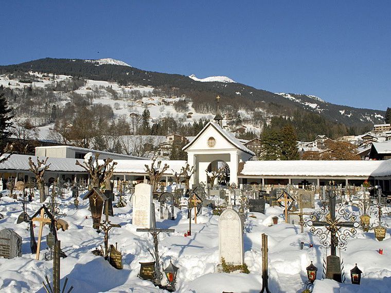 Schrunser Friedhof mit Blick nach Bartholomäberg und Innerberg, am 26. Dezember 2011 Schrunser Friedhof mit Blick nach Bartholomäberg und Innerberg, am 26. Dezember 2011
