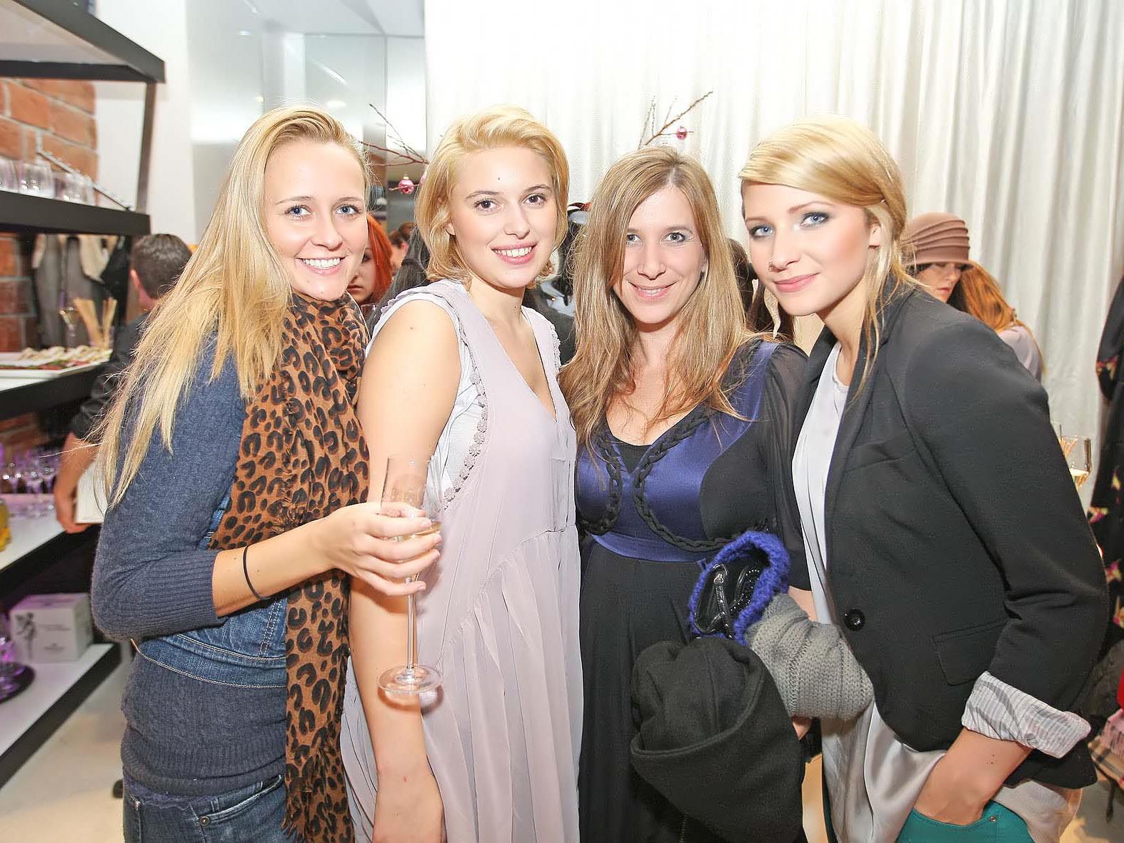 Sandra Kindermann, Edita Benedek, Nina Saurugg, Chrissi Klug bei der LOLA-Eröffnung