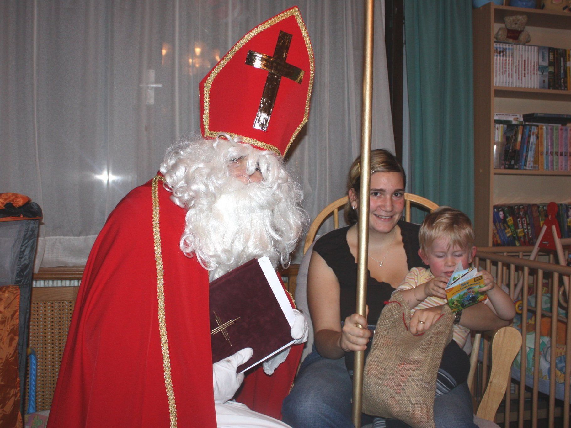 Für die Kleinsten ist der Nikolausbesuch ein besonderer Höhepunkt vor Weihnachten Für die Kleinsten ist der Nikolausbesuch ein besonderer Höhepunkt vor Weihnachten