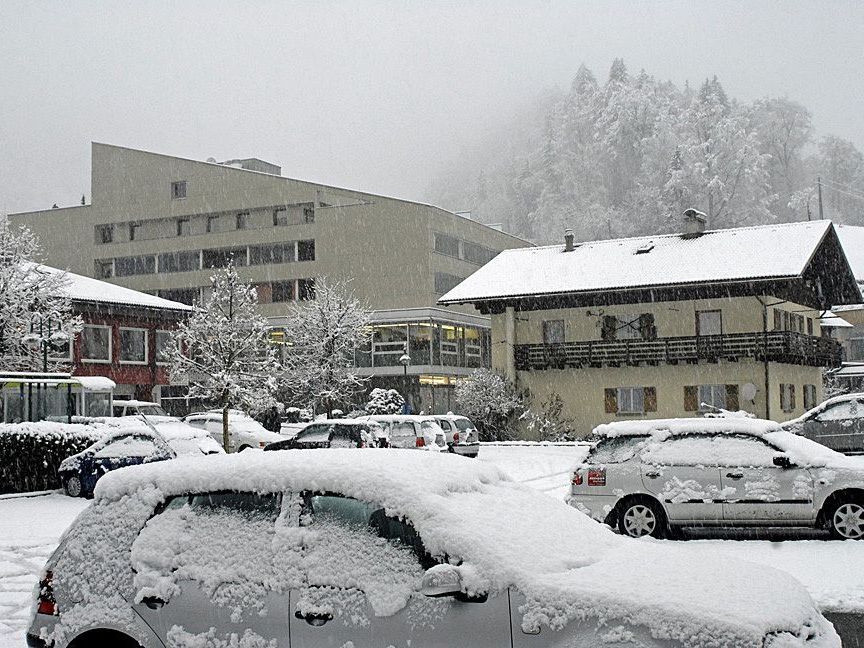 Der Weihnachtsmarkt findet am 8. Dezember 2011 auf dem Cresta-Parkplatz statt (Foto: 11. Dez. 09). Der Weihnachtsmarkt findet am 8. Dezember 2011 auf dem Cresta-Parkplatz statt (Foto: 11. Dez. 09).