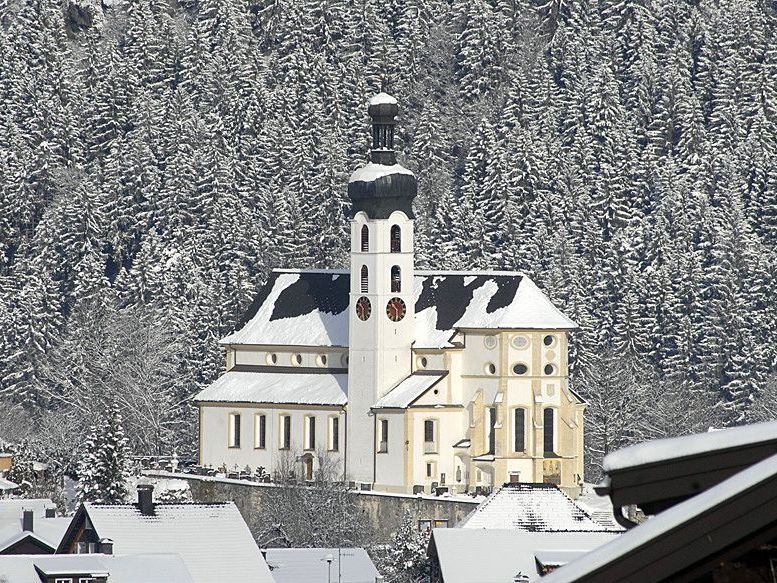 SYMBOLFOTO - Pfarr- und Wallfahrtskirche "zu Unserer Lieben Frau Mariae Geburt" in Tschagguns. SYMBOLFOTO - Pfarr- und Wallfahrtskirche "zu Unserer Lieben Frau Mariae Geburt" in Tschagguns.