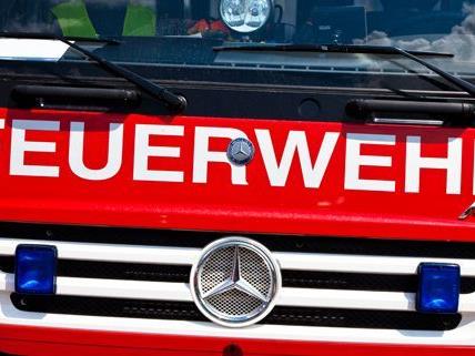 Der Feuerwehrmann wurde bei Löscharbeiten in Wien-Fünfhaus schwer verletzt
